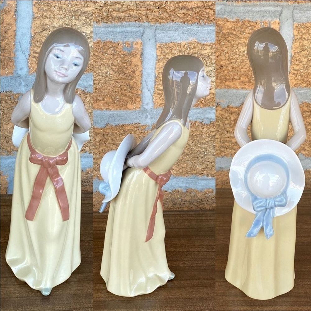 LLANDRO Naughty Girl ceramic figure